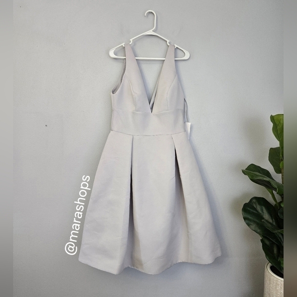 Amsale Faille Deep V-Neck Gray Dress - Picture 3 of 8